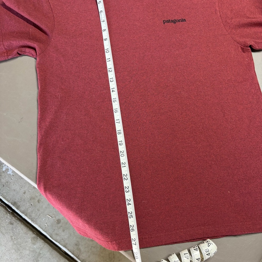 Patagonia red crewneck tee with grey trim - Picture 6 of 7